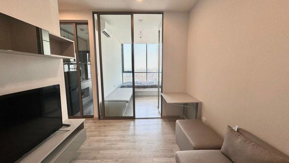 For RentCondoBang Sue, Wong Sawang, Tao Pun : Condo, Floor 37, with beautiful decorative furniture for rent in Tao Poon-Bang Sue area, near BTS Tao Poon, only 52 meters.