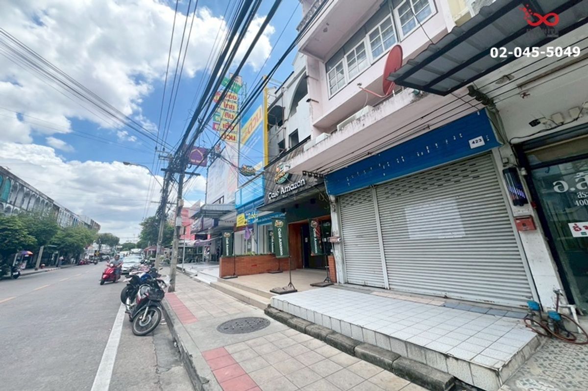 For SaleShop HouseLadprao101, Happy Land, The Mall Bang Kapi : 4 -storey commercial building for sale on Senanikhom 1 Road