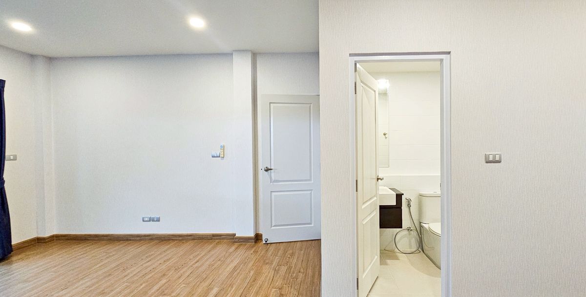 For SaleHouseBangna, Bearing, Lasalle : Centro Bangna Km.7 Never lived in Near Mega Bangna International school 