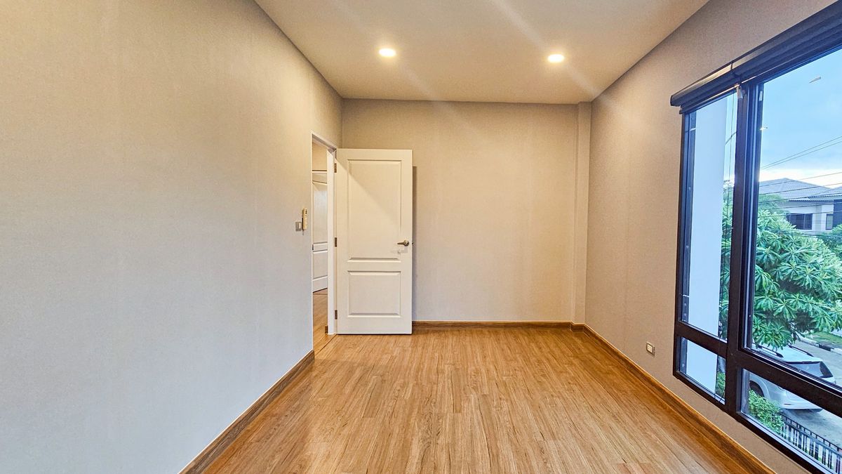 For SaleHouseBangna, Bearing, Lasalle : Centro Bangna Km.7 Never lived in Near Mega Bangna International school 