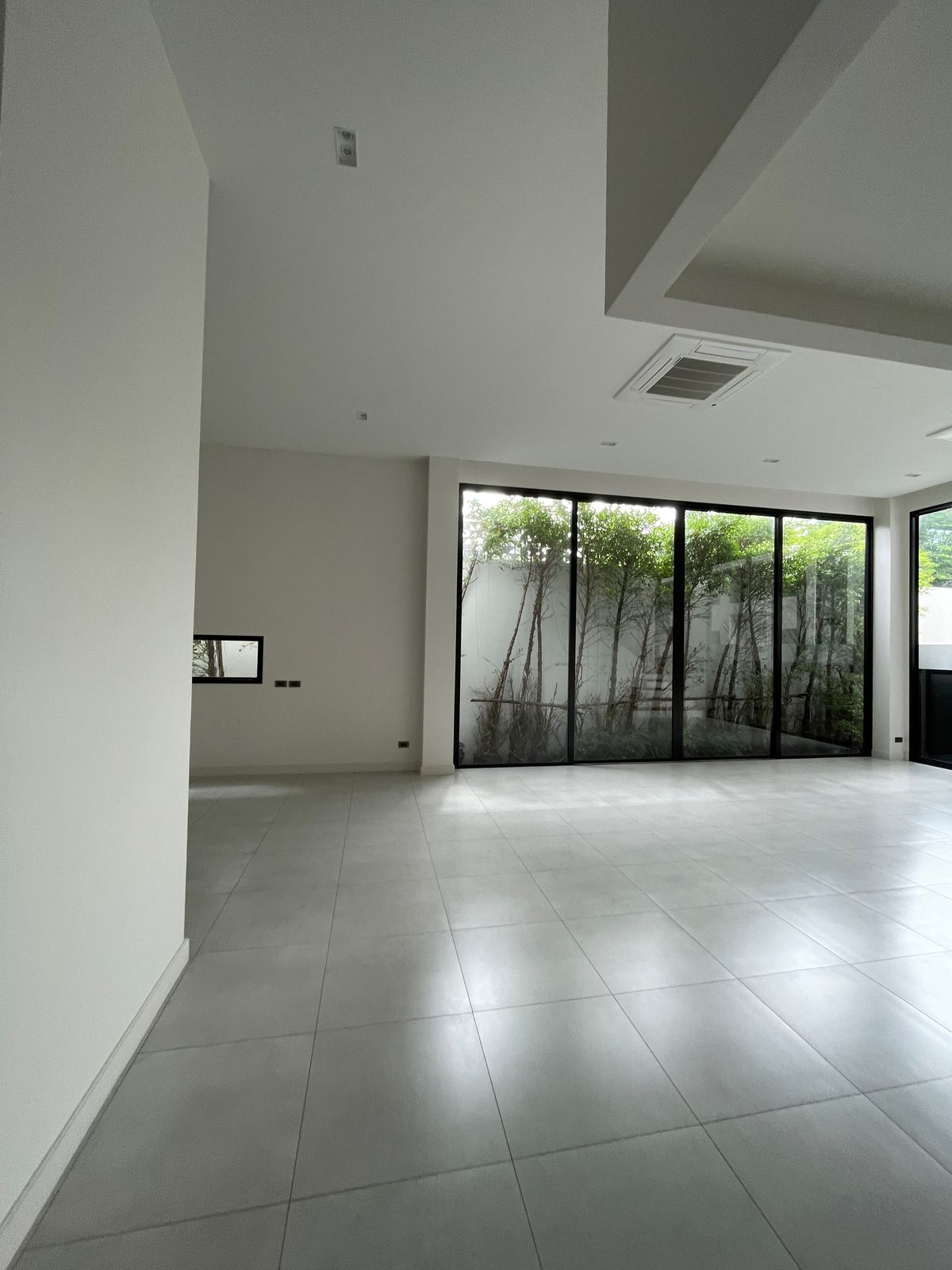 ขายบ้านรามคำแหง หัวหมาก : บ้าน Super Luxury “ARNA Rama9” 4 ห้องนอน 5 ห้องน้ำ 3 ที่จอดรถ บ้านเดี่ยว 3 ชั้น + ดาดฟ้า สไตล์ Super Luxury บนทำเลศักยภาพสูงใจกลางพระราม 9 – รามคำแหง ใจกลางเมือง ใกล้รถไฟฟ้าสายสีส้ม 