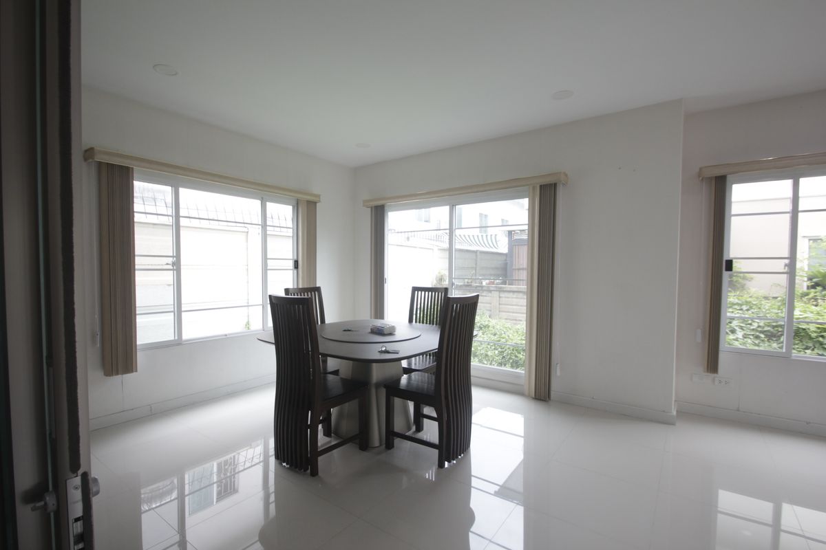 For SaleHousePhutthamonthon, Salaya : Baan Dae Yewaphatsorn Pinklao Petchkasem The new house has never been to sell, loss with fir, air conditioner, refrigerator, curtain, 61.9 square wah.