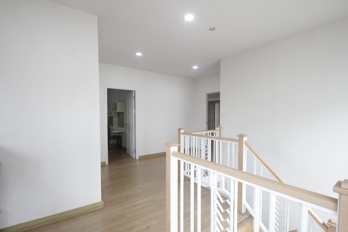 For SaleHousePhutthamonthon, Salaya : Baan Dae Yewaphatsorn Pinklao Petchkasem The new house has never been to sell, loss with fir, air conditioner, refrigerator, curtain, 61.9 square wah.