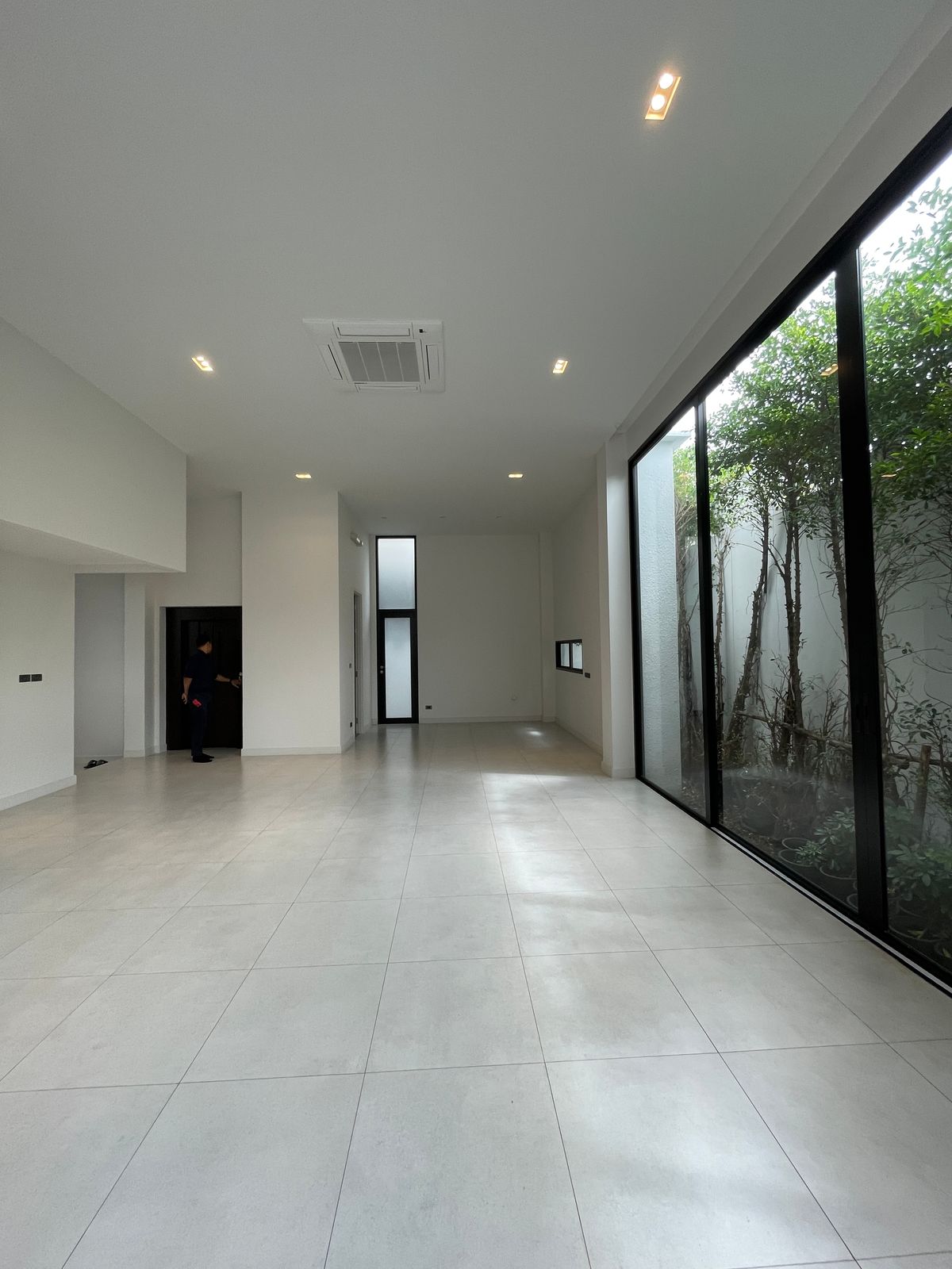 ขายบ้านรามคำแหง หัวหมาก : บ้าน Super Luxury “ARNA Rama9” 4 ห้องนอน 5 ห้องน้ำ 3 ที่จอดรถ บ้านเดี่ยว 3 ชั้น + ดาดฟ้า สไตล์ Super Luxury บนทำเลศักยภาพสูงใจกลางพระราม 9 – รามคำแหง ใจกลางเมือง ใกล้รถไฟฟ้าสายสีส้ม 