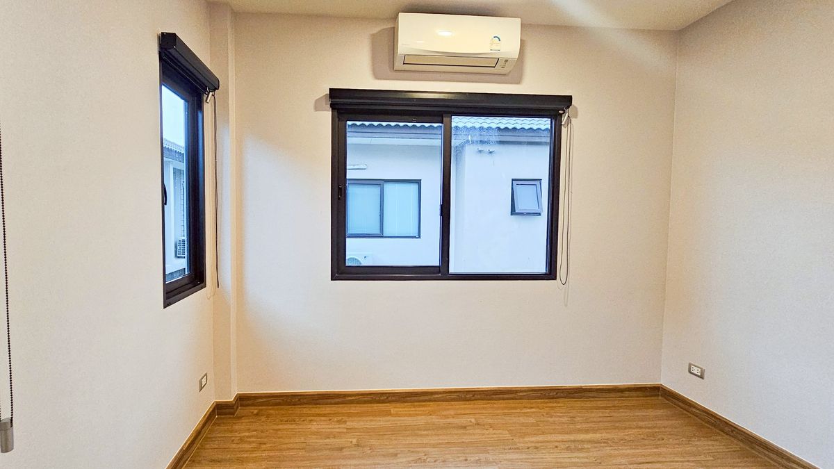 For SaleHouseBangna, Bearing, Lasalle : Centro Bangna Km.7 Never lived in Near Mega Bangna International school 