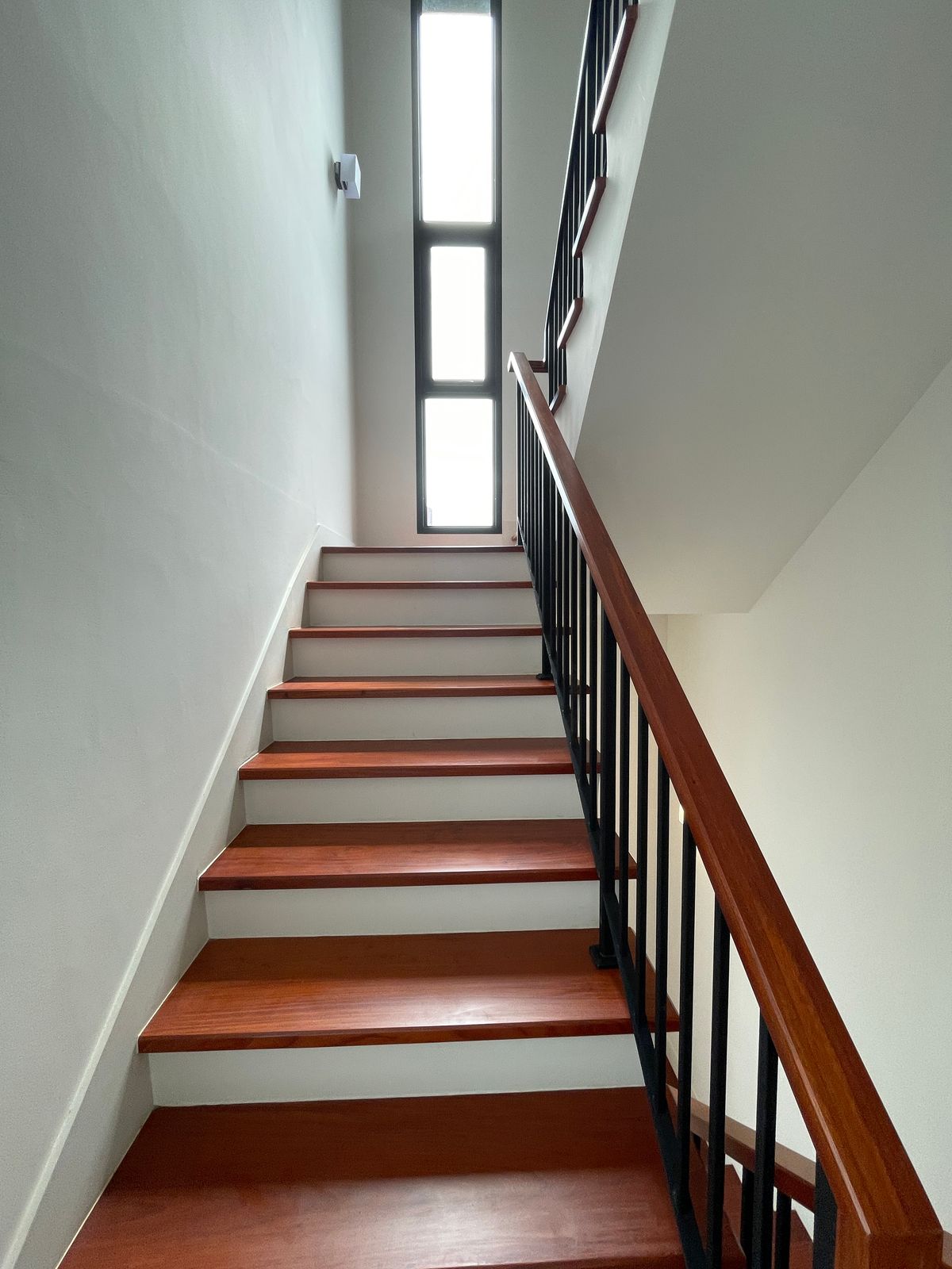 ขายบ้านรามคำแหง หัวหมาก : บ้าน Super Luxury “ARNA Rama9” 4 ห้องนอน 5 ห้องน้ำ 3 ที่จอดรถ บ้านเดี่ยว 3 ชั้น + ดาดฟ้า สไตล์ Super Luxury บนทำเลศักยภาพสูงใจกลางพระราม 9 – รามคำแหง ใจกลางเมือง ใกล้รถไฟฟ้าสายสีส้ม 