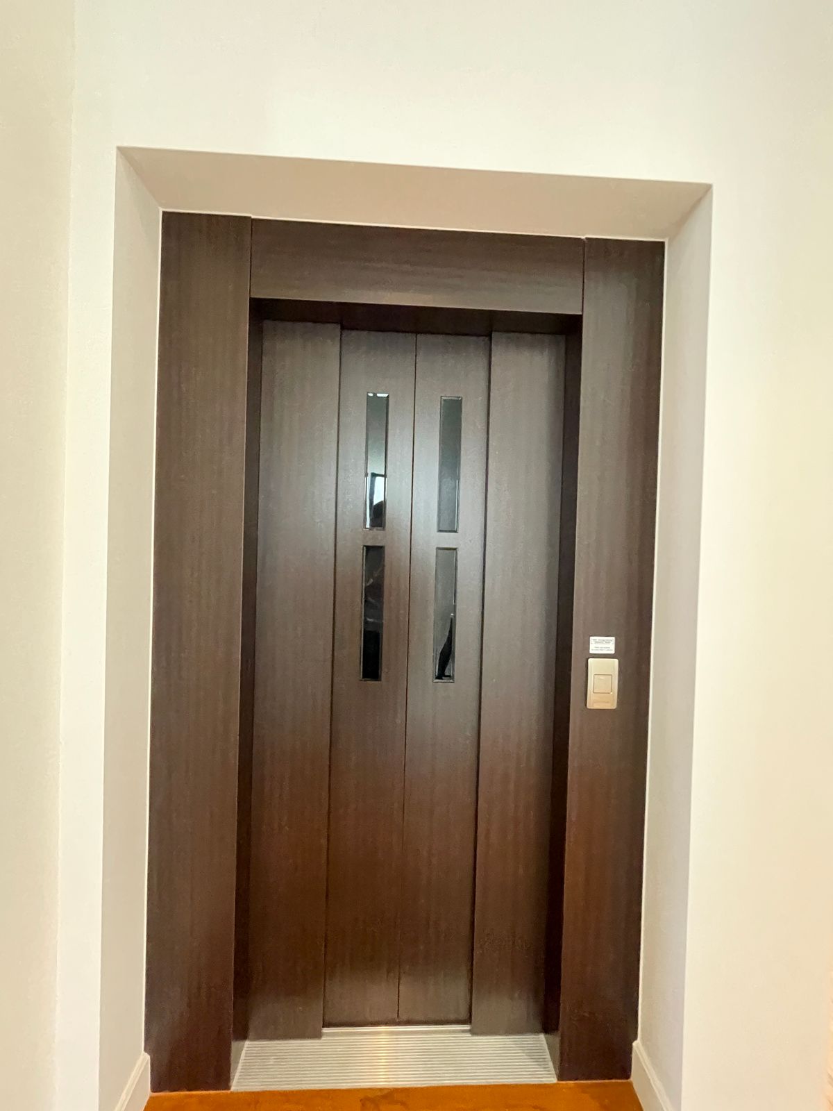 ขายบ้านรามคำแหง หัวหมาก : บ้าน Super Luxury “ARNA Rama9” 4 ห้องนอน 5 ห้องน้ำ 3 ที่จอดรถ บ้านเดี่ยว 3 ชั้น + ดาดฟ้า สไตล์ Super Luxury บนทำเลศักยภาพสูงใจกลางพระราม 9 – รามคำแหง ใจกลางเมือง ใกล้รถไฟฟ้าสายสีส้ม 