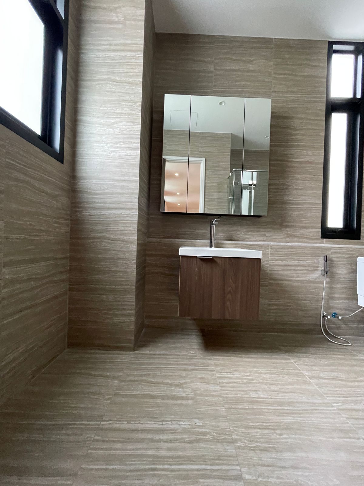 ขายบ้านรามคำแหง หัวหมาก : บ้าน Super Luxury “ARNA Rama9” 4 ห้องนอน 5 ห้องน้ำ 3 ที่จอดรถ บ้านเดี่ยว 3 ชั้น + ดาดฟ้า สไตล์ Super Luxury บนทำเลศักยภาพสูงใจกลางพระราม 9 – รามคำแหง ใจกลางเมือง ใกล้รถไฟฟ้าสายสีส้ม 