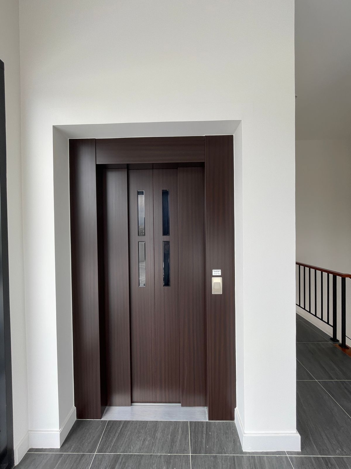 ขายบ้านรามคำแหง หัวหมาก : บ้าน Super Luxury “ARNA Rama9” 4 ห้องนอน 5 ห้องน้ำ 3 ที่จอดรถ บ้านเดี่ยว 3 ชั้น + ดาดฟ้า สไตล์ Super Luxury บนทำเลศักยภาพสูงใจกลางพระราม 9 – รามคำแหง ใจกลางเมือง ใกล้รถไฟฟ้าสายสีส้ม 