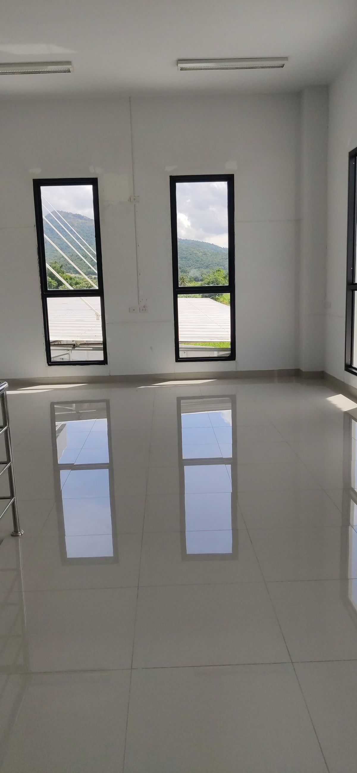 For RentFactorySriracha Laem Chabang Ban Bueng : Warehouse rental/Ban Bueng Chon Buri Factory, Green area Can do some factory, produce+assemble electronic devices and others without pollution, no sound, no smell