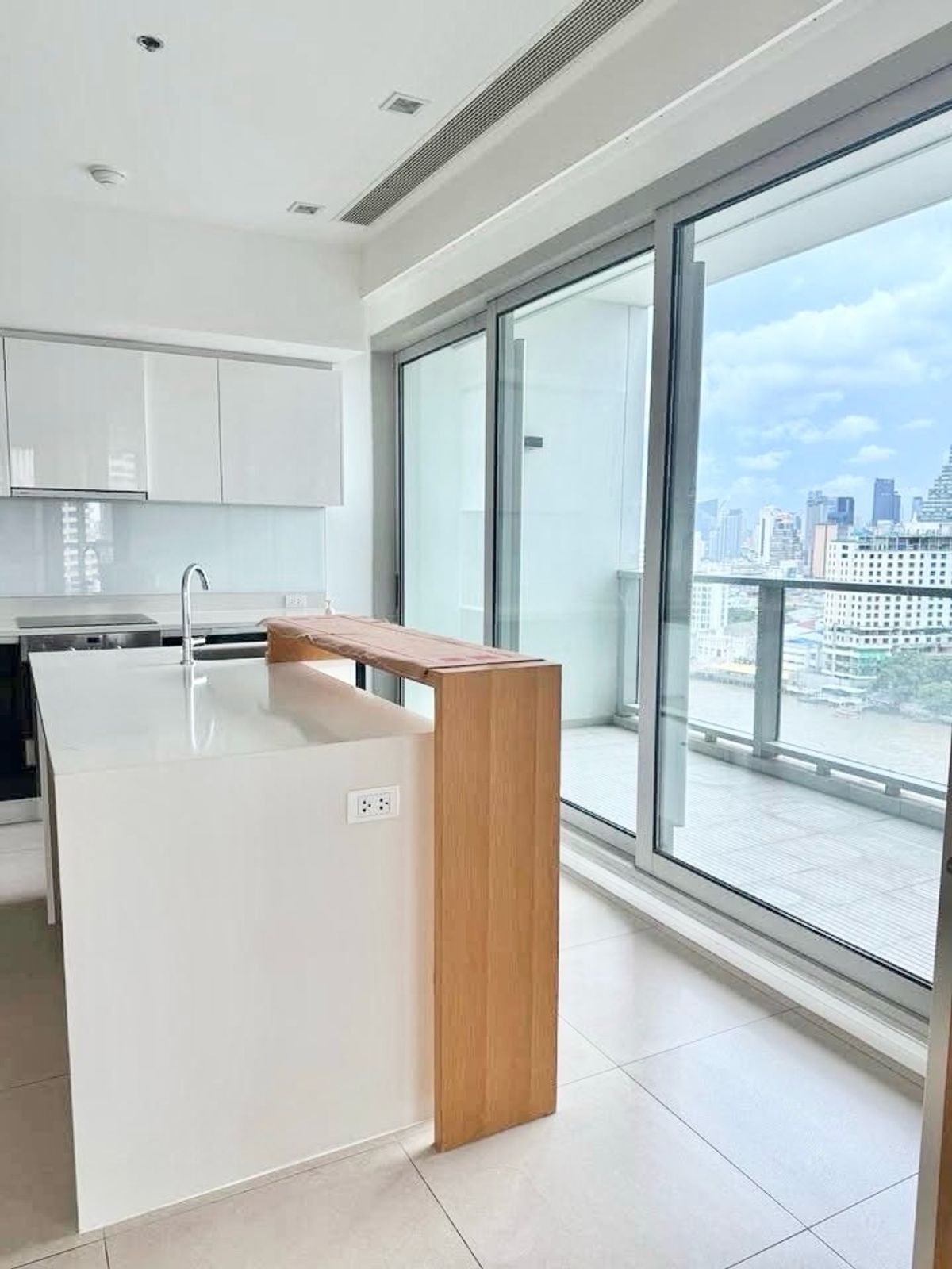 For RentCondoWongwianyai, Charoennakor : 🌟 For Rent: The River Condominium (Luxury Duplex Penthouse) 🌟 4BED5 Bath 200k