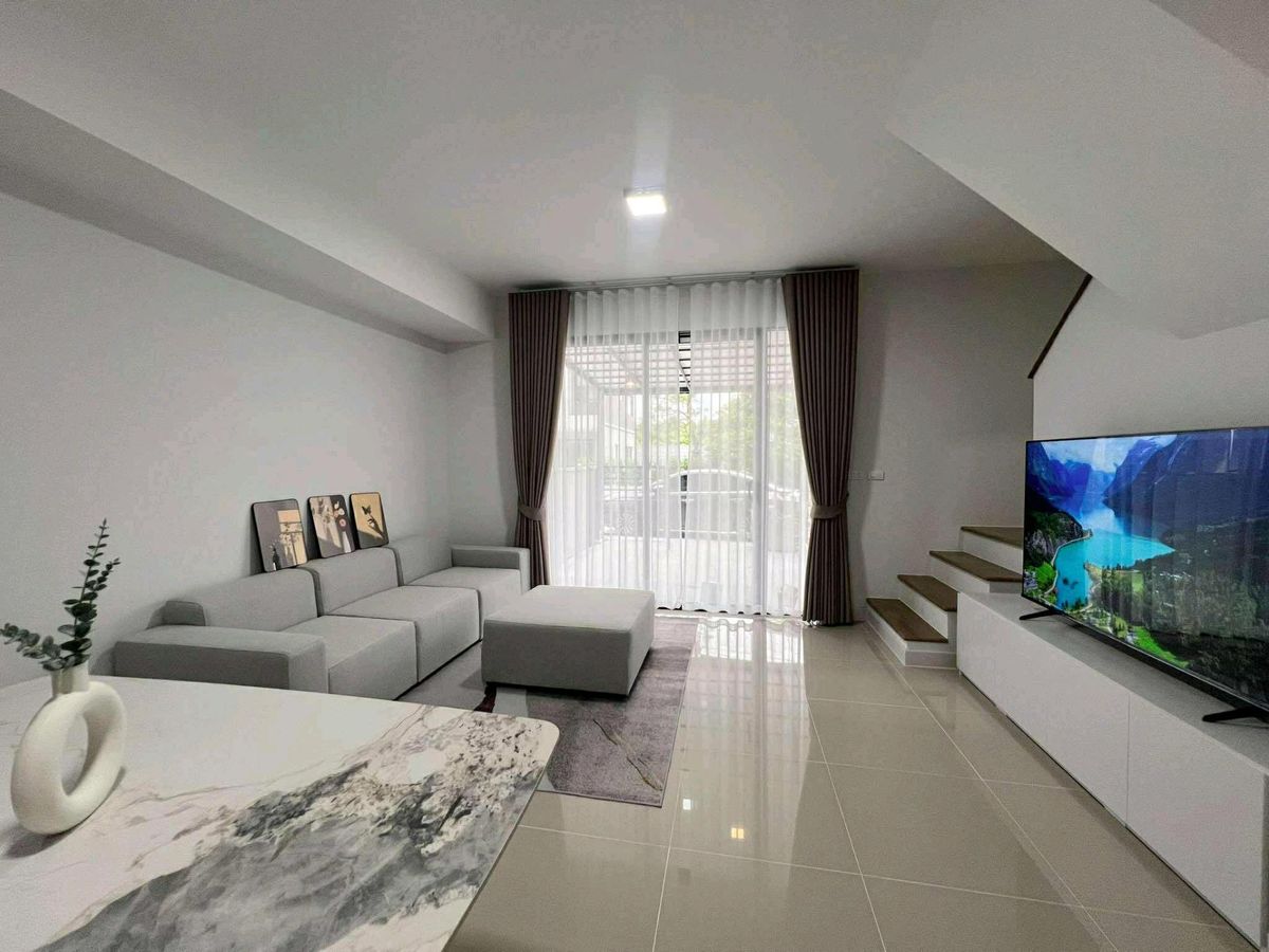 ให้เช่าทาวน์โฮมบางนา แบริ่ง ลาซาล : 🏡 โครงการ  Pleno Sukhumvit Bangna 2 เฟอร์นิเจอร์ครบ พร้อมอยู่!!