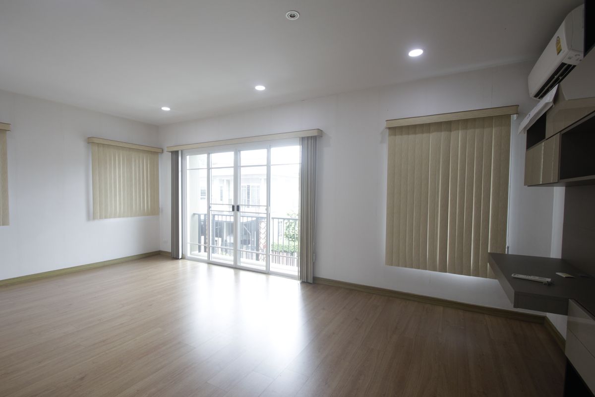 For SaleHousePhutthamonthon, Salaya : Baan Dae Yewaphatsorn Pinklao Petchkasem The new house has never been to sell, loss with fir, air conditioner, refrigerator, curtain, 61.9 square wah.