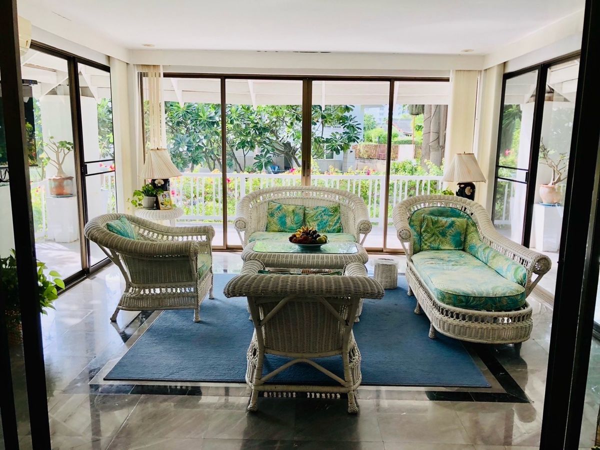 ขายบ้านหัวหิน ประจวบคีรีขันธ์ : 📢👇 หัวหินเป็นเมืองชายทะเลที่สวยงามและเป็นที่นิยมสำหรับวันหยุดพักผ่อน บ้านพักตากอากาศที่นี่ เพื่อนบ้านดี ฮวงจุ้ยดี เป็นตัวเลือกที่ดีสำหรับผู้ที่ต้องการความเป็นส่วนตัว พื้นที่กว้างขวาง และความสะดวกสบาย