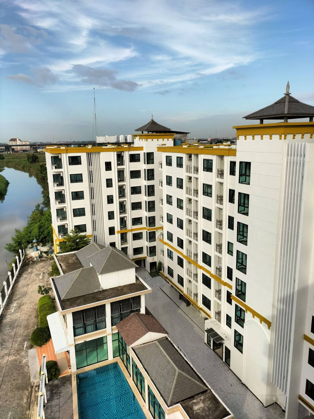 For RentCondoBangna, Bearing, Lasalle : Condo ready to rent near ABAC University, Bangna, Cheap Avenue Venice
