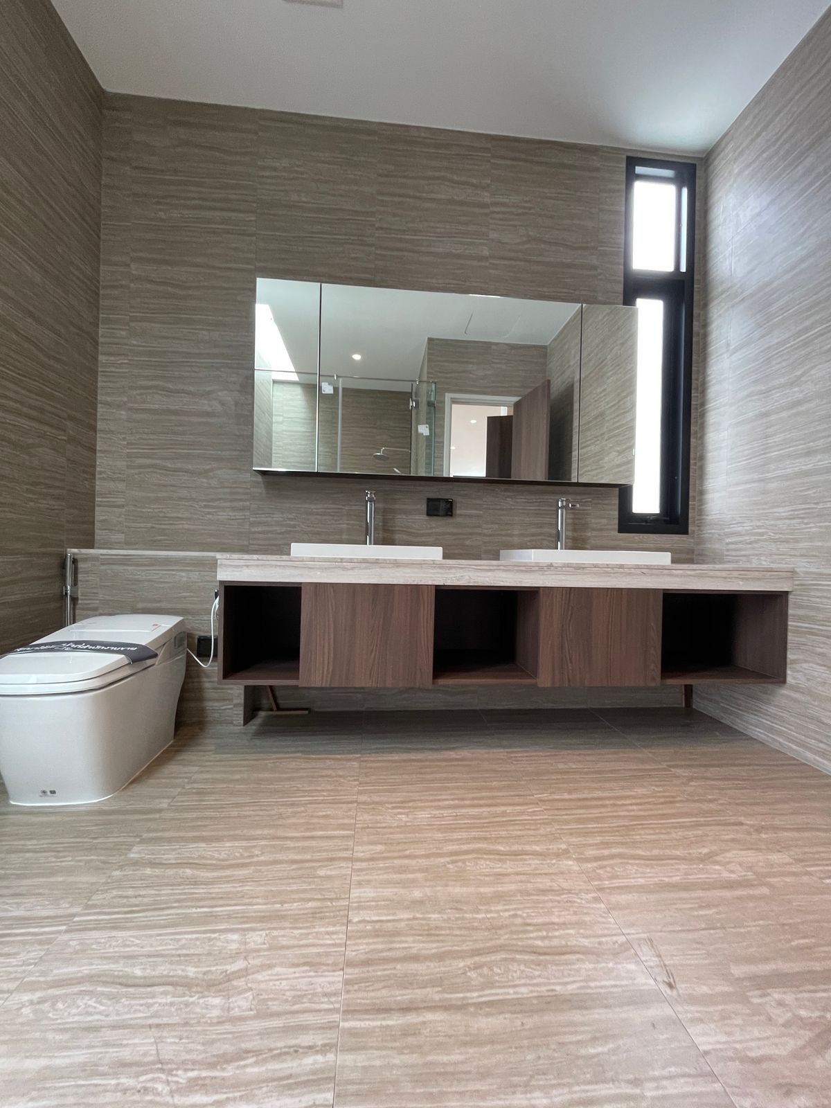 ขายบ้านรามคำแหง หัวหมาก : บ้าน Super Luxury “ARNA Rama9” 4 ห้องนอน 5 ห้องน้ำ 3 ที่จอดรถ บ้านเดี่ยว 3 ชั้น + ดาดฟ้า สไตล์ Super Luxury บนทำเลศักยภาพสูงใจกลางพระราม 9 – รามคำแหง ใจกลางเมือง ใกล้รถไฟฟ้าสายสีส้ม 