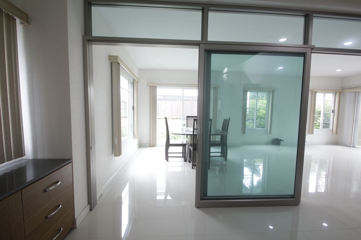 For SaleHousePhutthamonthon, Salaya : Baan Dae Yewaphatsorn Pinklao Petchkasem The new house has never been to sell, loss with fir, air conditioner, refrigerator, curtain, 61.9 square wah.