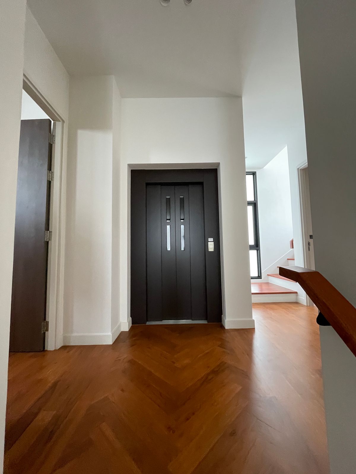 ขายบ้านรามคำแหง หัวหมาก : บ้าน Super Luxury “ARNA Rama9” 4 ห้องนอน 5 ห้องน้ำ 3 ที่จอดรถ บ้านเดี่ยว 3 ชั้น + ดาดฟ้า สไตล์ Super Luxury บนทำเลศักยภาพสูงใจกลางพระราม 9 – รามคำแหง ใจกลางเมือง ใกล้รถไฟฟ้าสายสีส้ม 