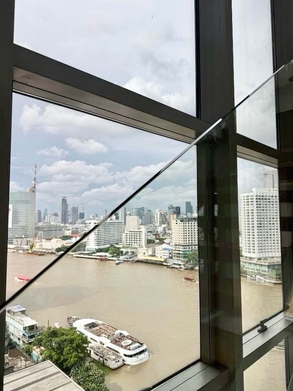 For RentCondoWongwianyai, Charoennakor : 🌟 For Rent: The River Condominium (Luxury Duplex Penthouse) 🌟 4BED5 Bath 200k