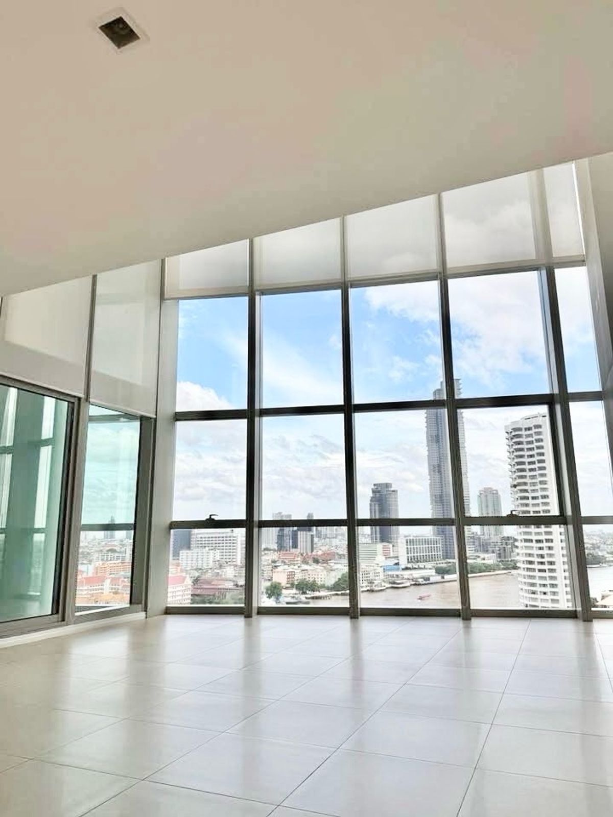 For RentCondoWongwianyai, Charoennakor : 🌟 For Rent: The River Condominium (Luxury Duplex Penthouse) 🌟 4BED5 Bath 200k