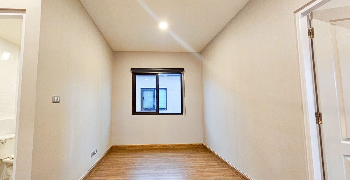 For SaleHouseBangna, Bearing, Lasalle : Centro Bangna Km.7 Never lived in Near Mega Bangna International school 