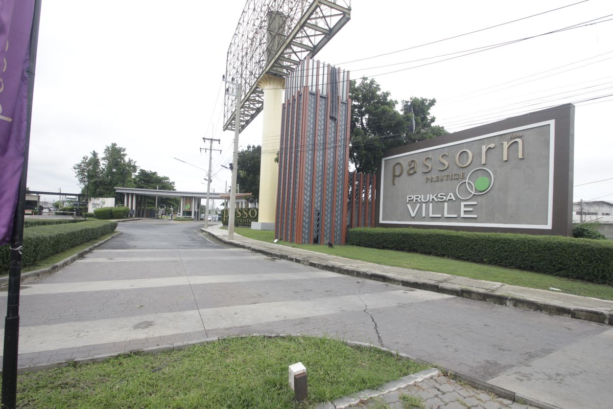 For SaleHousePhutthamonthon, Salaya : Baan Dae Yewaphatsorn Pinklao Petchkasem The new house has never been to sell, loss with fir, air conditioner, refrigerator, curtain, 61.9 square wah.