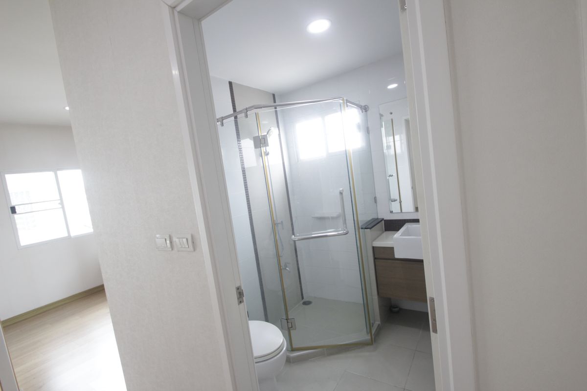 For SaleHousePhutthamonthon, Salaya : Baan Dae Yewaphatsorn Pinklao Petchkasem The new house has never been to sell, loss with fir, air conditioner, refrigerator, curtain, 61.9 square wah.