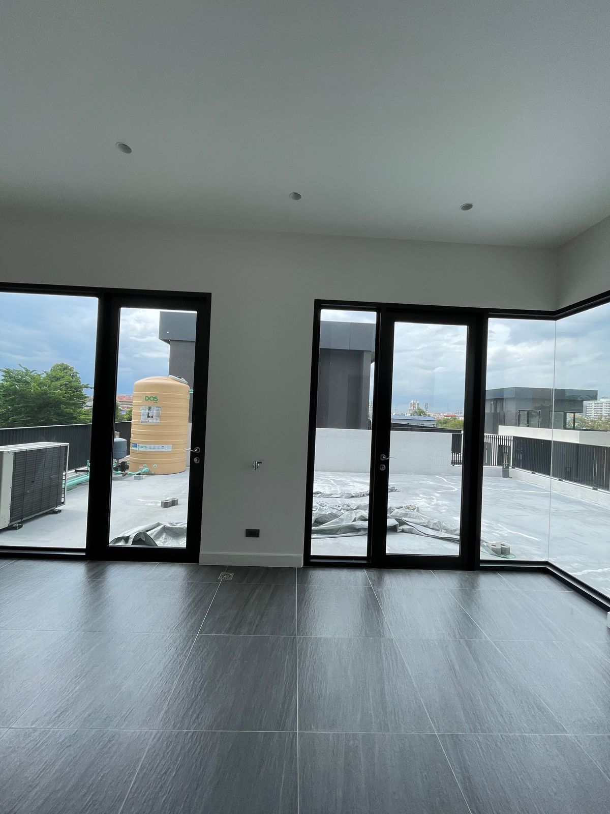 ขายบ้านรามคำแหง หัวหมาก : บ้าน Super Luxury “ARNA Rama9” 4 ห้องนอน 5 ห้องน้ำ 3 ที่จอดรถ บ้านเดี่ยว 3 ชั้น + ดาดฟ้า สไตล์ Super Luxury บนทำเลศักยภาพสูงใจกลางพระราม 9 – รามคำแหง ใจกลางเมือง ใกล้รถไฟฟ้าสายสีส้ม 