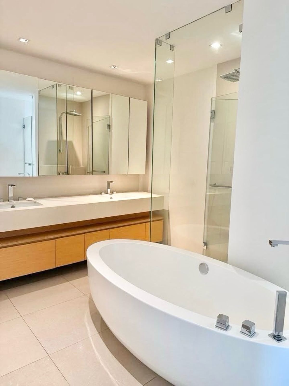 For RentCondoWongwianyai, Charoennakor : 🌟 For Rent: The River Condominium (Luxury Duplex Penthouse) 🌟 4BED5 Bath 200k