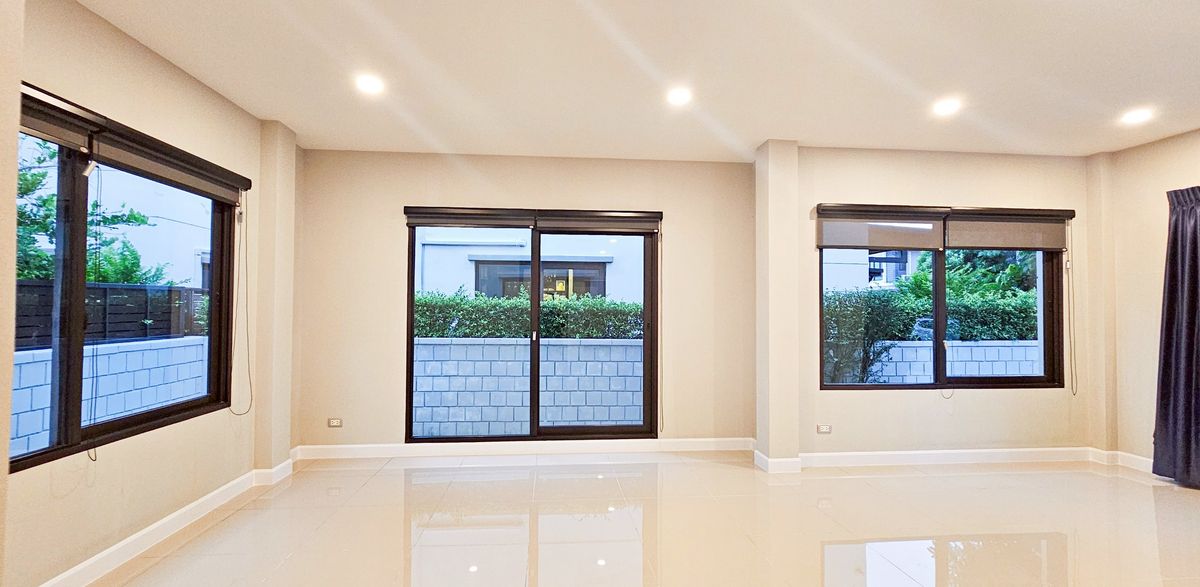 For SaleHouseBangna, Bearing, Lasalle : Centro Bangna Km.7 Never lived in Near Mega Bangna International school 