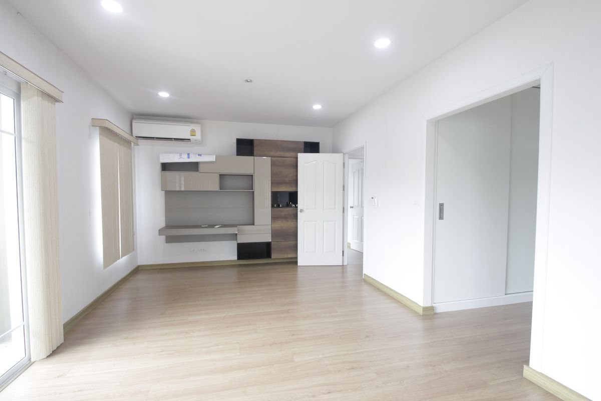 For SaleHousePhutthamonthon, Salaya : Baan Dae Yewaphatsorn Pinklao Petchkasem The new house has never been to sell, loss with fir, air conditioner, refrigerator, curtain, 61.9 square wah.