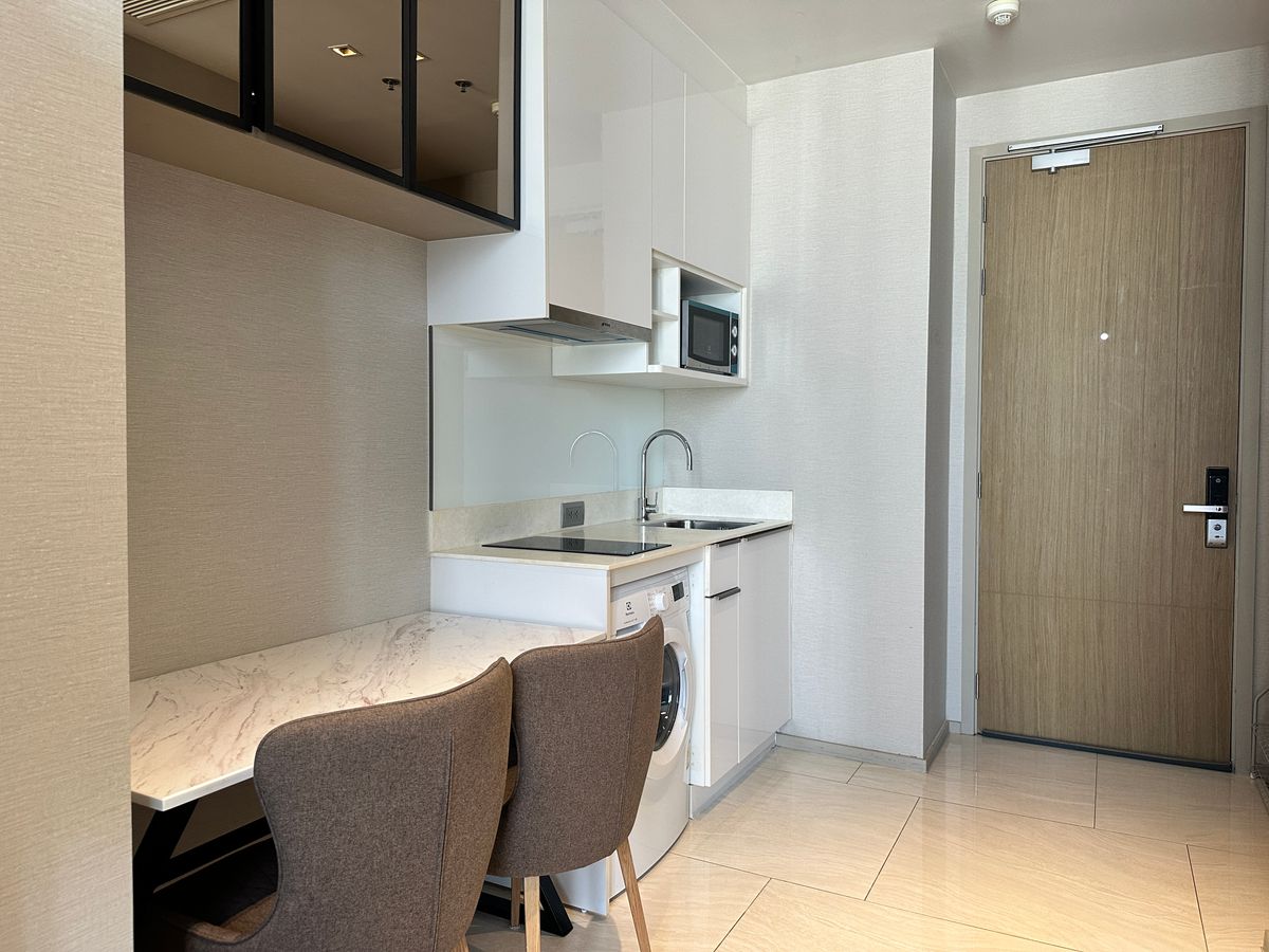 ให้เช่าคอนโดสีลม ศาลาแดง บางรัก : Hot Deal 🔥 27,000 per month for Ashton Silom fl33 ➡️ contact for scheduling 0842588772