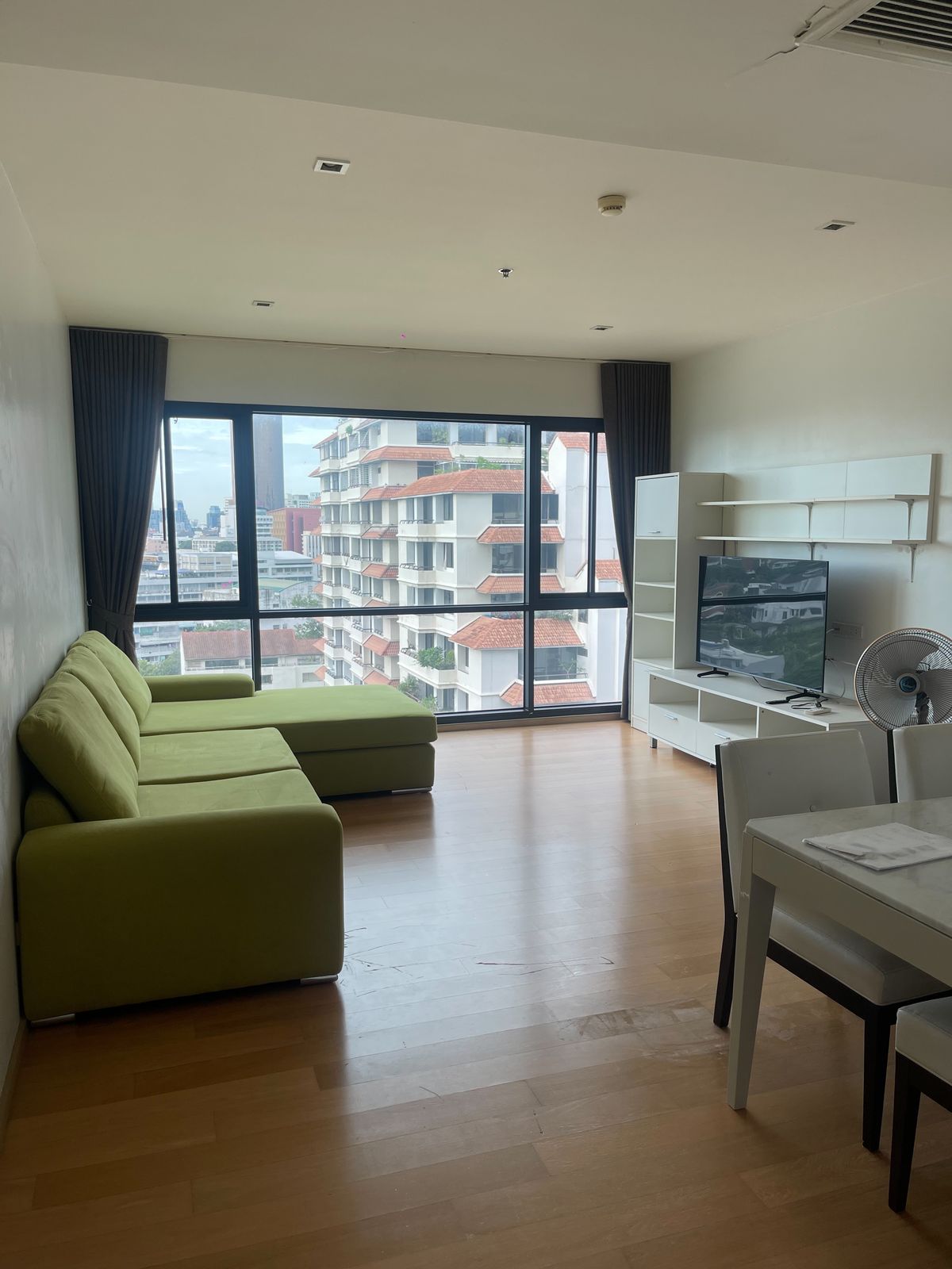 ให้เช่าคอนโดอารีย์ อนุสาวรีย์ : Rent Noble Reflex 1 bedroom 1 bathroom 69 Sqm. หนึ่งห้องนอนไซส์ใหญ่ย่านอารีย์ ติด BTS อารีย์เพียง 300 เมตร