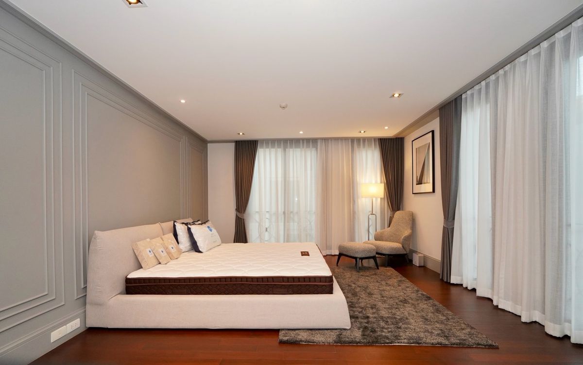 ขายคอนโดสาทร นราธิวาส : 🐶🐱 Pet-Friendly Low-rise Condo in Sathorn - Spacious 304 SQ.M.+ Private Rooftop & Parking‼️