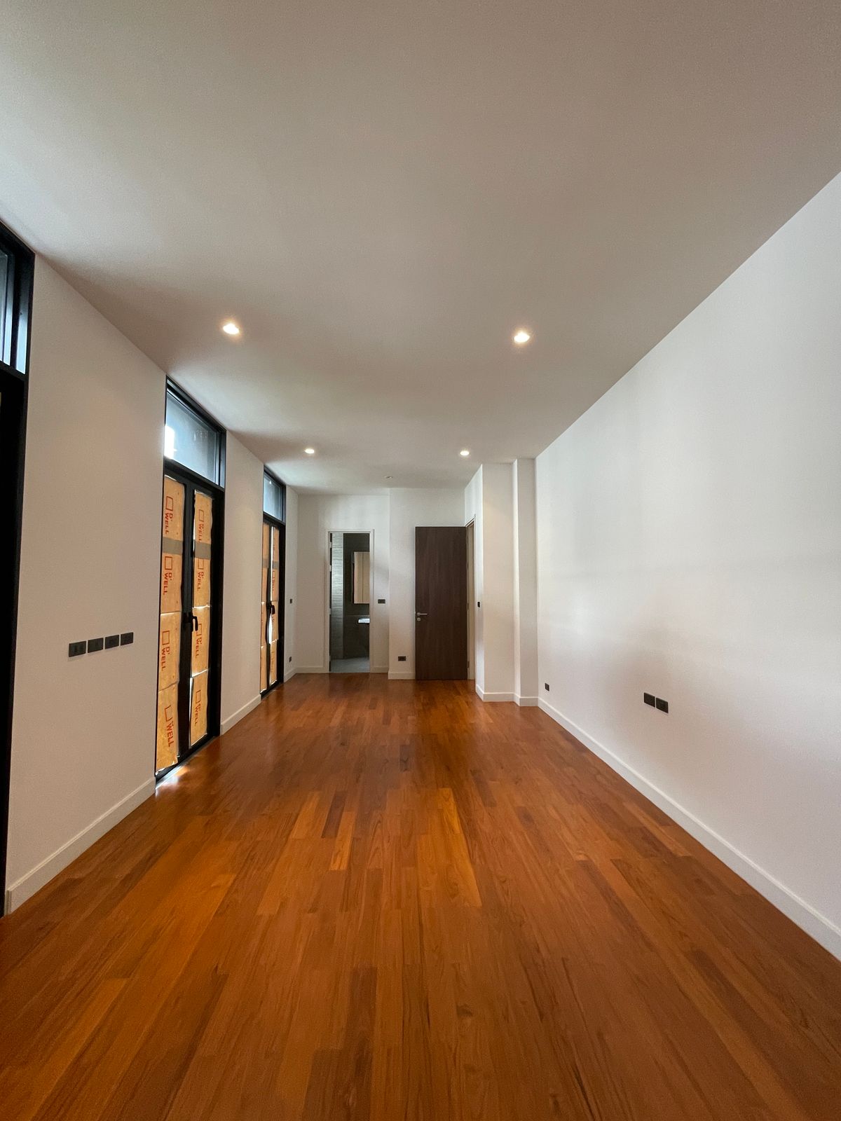 ขายบ้านรามคำแหง หัวหมาก : บ้าน Super Luxury “ARNA Rama9” 4 ห้องนอน 5 ห้องน้ำ 3 ที่จอดรถ บ้านเดี่ยว 3 ชั้น + ดาดฟ้า สไตล์ Super Luxury บนทำเลศักยภาพสูงใจกลางพระราม 9 – รามคำแหง ใจกลางเมือง ใกล้รถไฟฟ้าสายสีส้ม 