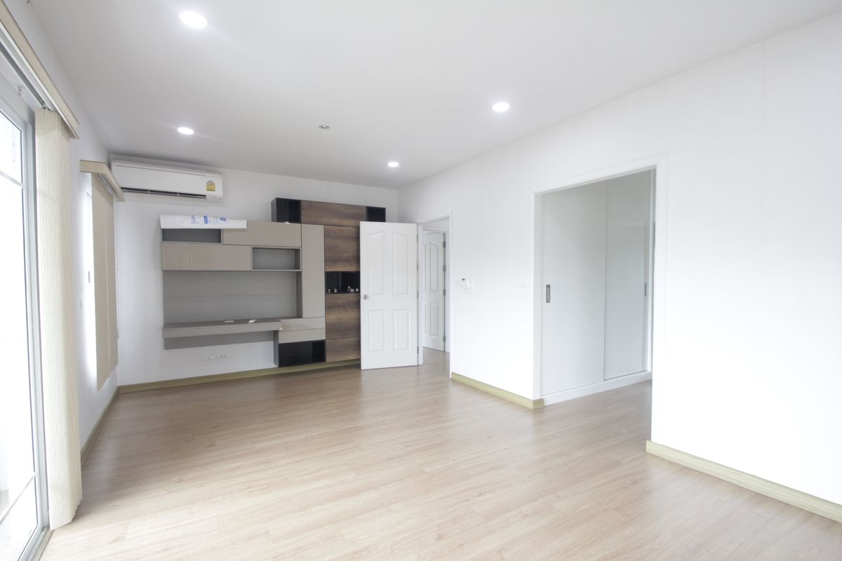 For SaleHousePhutthamonthon, Salaya : Baan Dae Yewaphatsorn Pinklao Petchkasem The new house has never been to sell, loss with fir, air conditioner, refrigerator, curtain, 61.9 square wah.