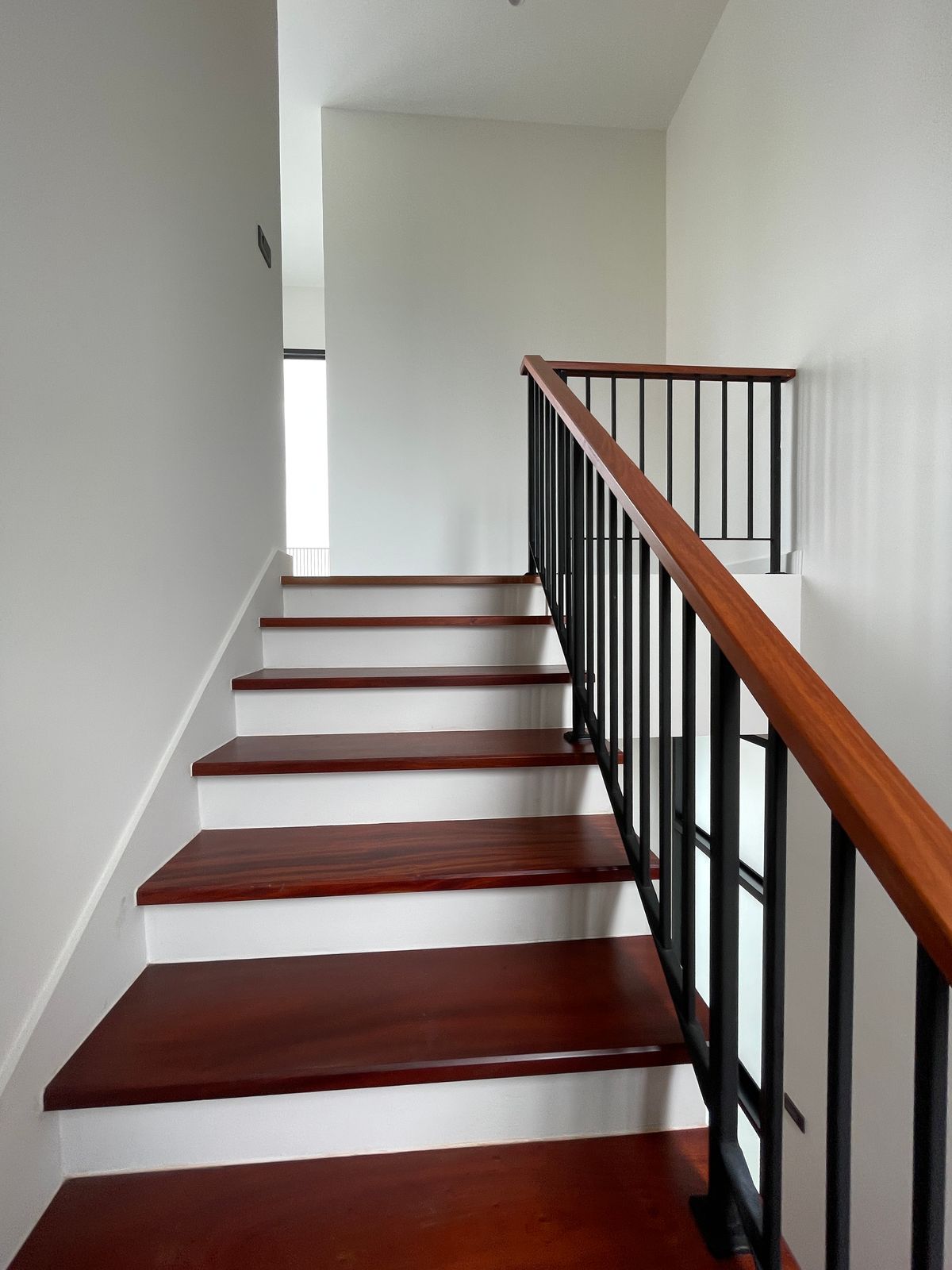 ขายบ้านรามคำแหง หัวหมาก : บ้าน Super Luxury “ARNA Rama9” 4 ห้องนอน 5 ห้องน้ำ 3 ที่จอดรถ บ้านเดี่ยว 3 ชั้น + ดาดฟ้า สไตล์ Super Luxury บนทำเลศักยภาพสูงใจกลางพระราม 9 – รามคำแหง ใจกลางเมือง ใกล้รถไฟฟ้าสายสีส้ม 