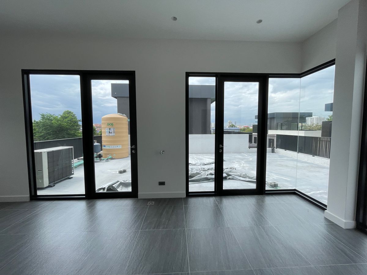 ขายบ้านรามคำแหง หัวหมาก : บ้าน Super Luxury “ARNA Rama9” 4 ห้องนอน 5 ห้องน้ำ 3 ที่จอดรถ บ้านเดี่ยว 3 ชั้น + ดาดฟ้า สไตล์ Super Luxury บนทำเลศักยภาพสูงใจกลางพระราม 9 – รามคำแหง ใจกลางเมือง ใกล้รถไฟฟ้าสายสีส้ม 