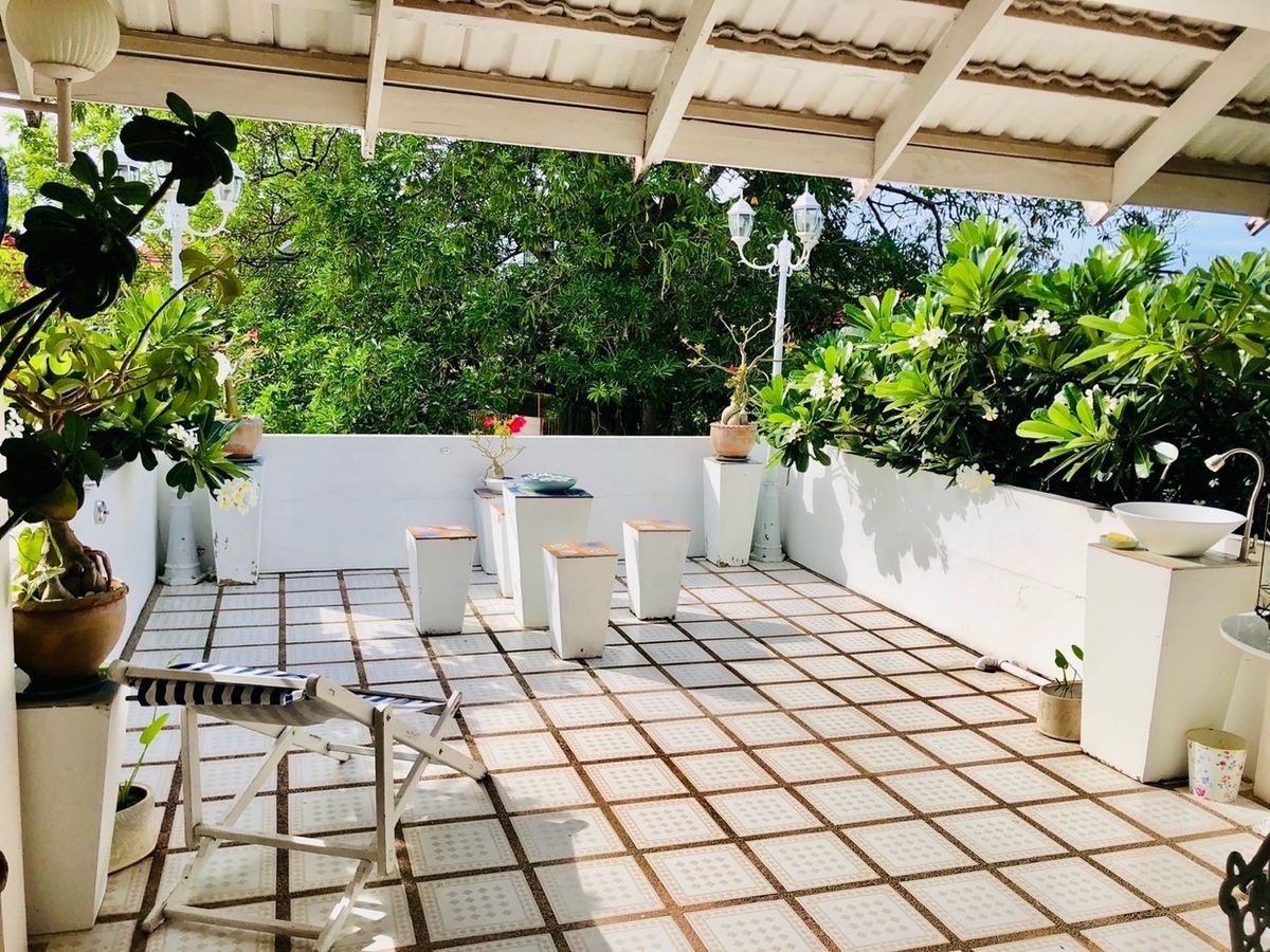 ขายบ้านหัวหิน ประจวบคีรีขันธ์ : 📢👇 หัวหินเป็นเมืองชายทะเลที่สวยงามและเป็นที่นิยมสำหรับวันหยุดพักผ่อน บ้านพักตากอากาศที่นี่ เพื่อนบ้านดี ฮวงจุ้ยดี เป็นตัวเลือกที่ดีสำหรับผู้ที่ต้องการความเป็นส่วนตัว พื้นที่กว้างขวาง และความสะดวกสบาย