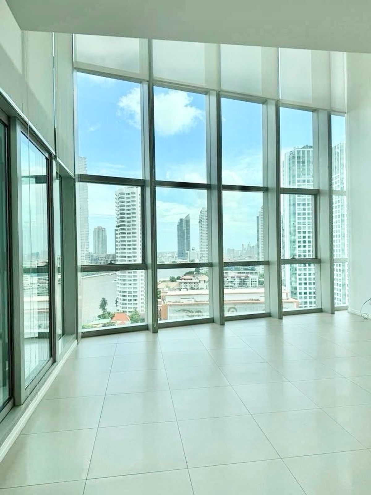 For RentCondoWongwianyai, Charoennakor : 🌟 For Rent: The River Condominium (Luxury Duplex Penthouse) 🌟 4BED5 Bath 200k
