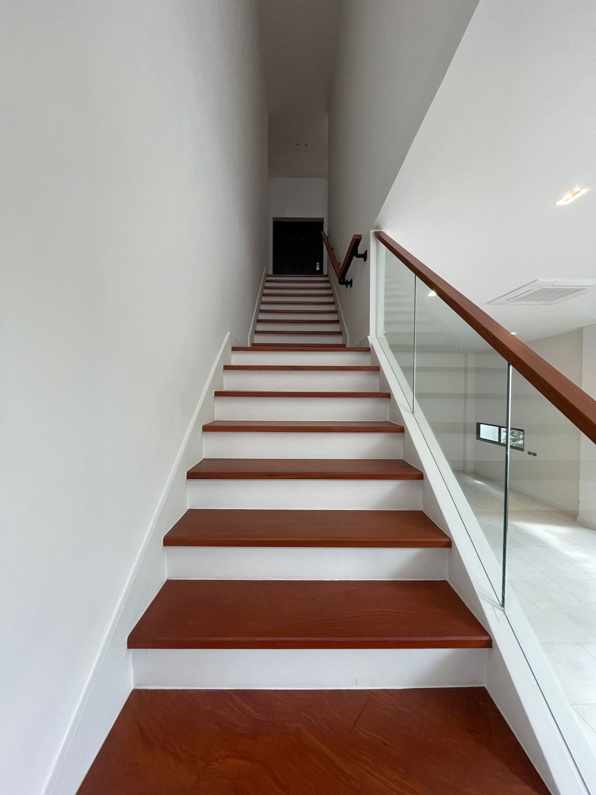 ขายบ้านรามคำแหง หัวหมาก : บ้าน Super Luxury “ARNA Rama9” 4 ห้องนอน 5 ห้องน้ำ 3 ที่จอดรถ บ้านเดี่ยว 3 ชั้น + ดาดฟ้า สไตล์ Super Luxury บนทำเลศักยภาพสูงใจกลางพระราม 9 – รามคำแหง ใจกลางเมือง ใกล้รถไฟฟ้าสายสีส้ม 