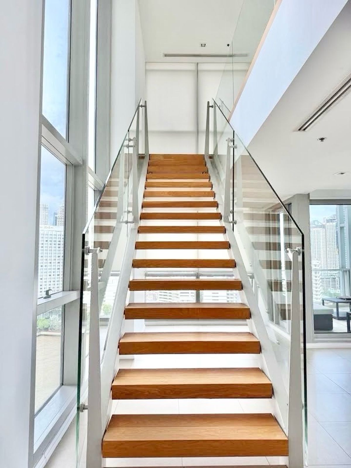 For RentCondoWongwianyai, Charoennakor : 🌟 For Rent: The River Condominium (Luxury Duplex Penthouse) 🌟 4BED5 Bath 200k