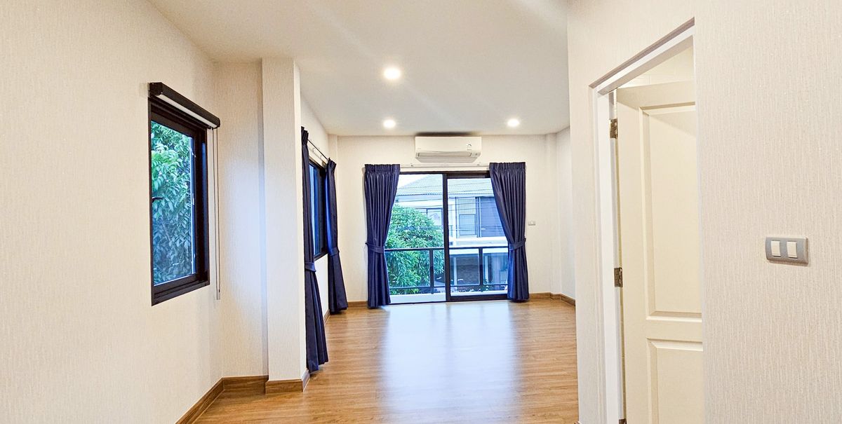 For SaleHouseBangna, Bearing, Lasalle : Centro Bangna Km.7 Never lived in Near Mega Bangna International school 