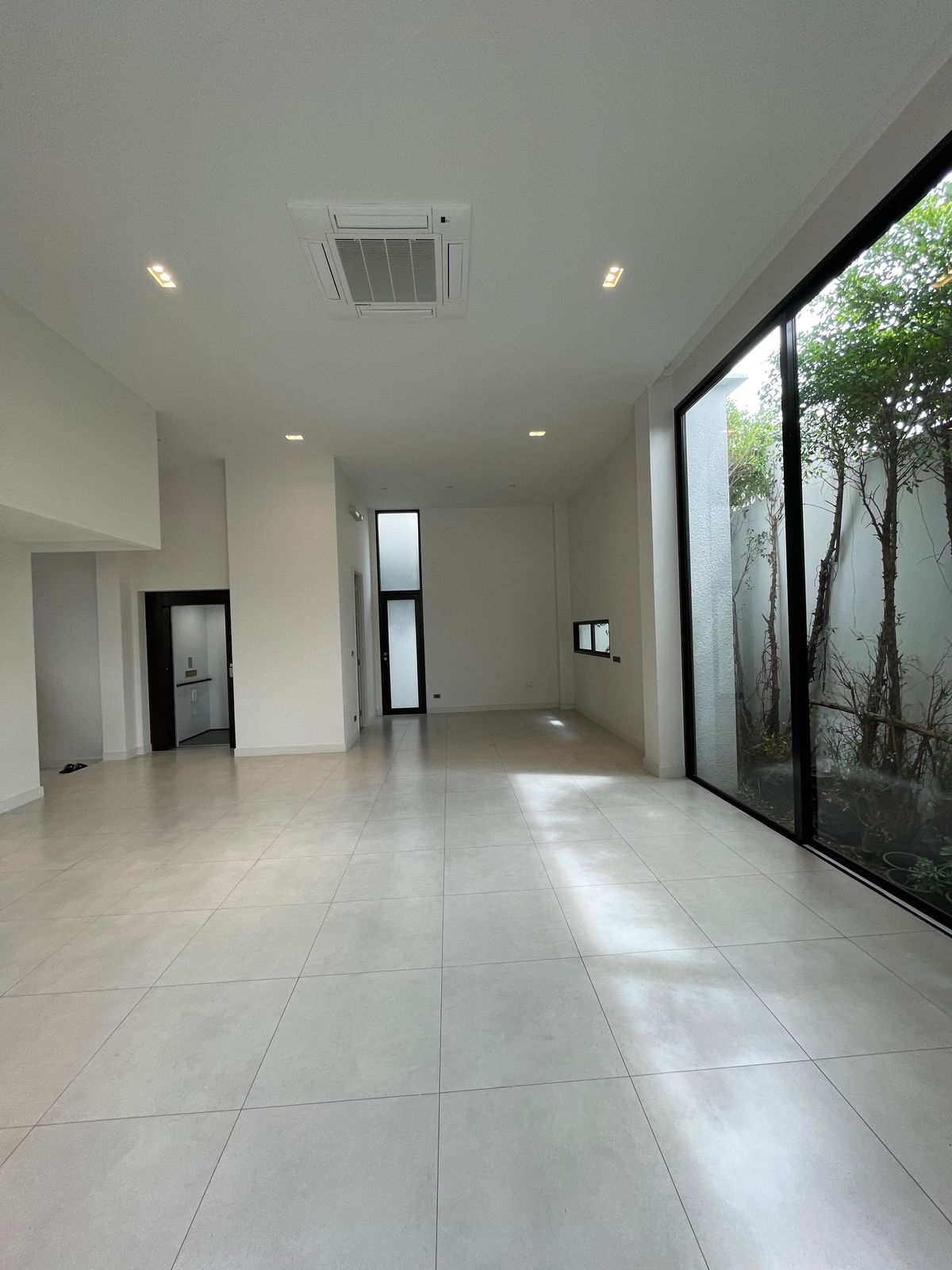 ขายบ้านรามคำแหง หัวหมาก : บ้าน Super Luxury “ARNA Rama9” 4 ห้องนอน 5 ห้องน้ำ 3 ที่จอดรถ บ้านเดี่ยว 3 ชั้น + ดาดฟ้า สไตล์ Super Luxury บนทำเลศักยภาพสูงใจกลางพระราม 9 – รามคำแหง ใจกลางเมือง ใกล้รถไฟฟ้าสายสีส้ม 