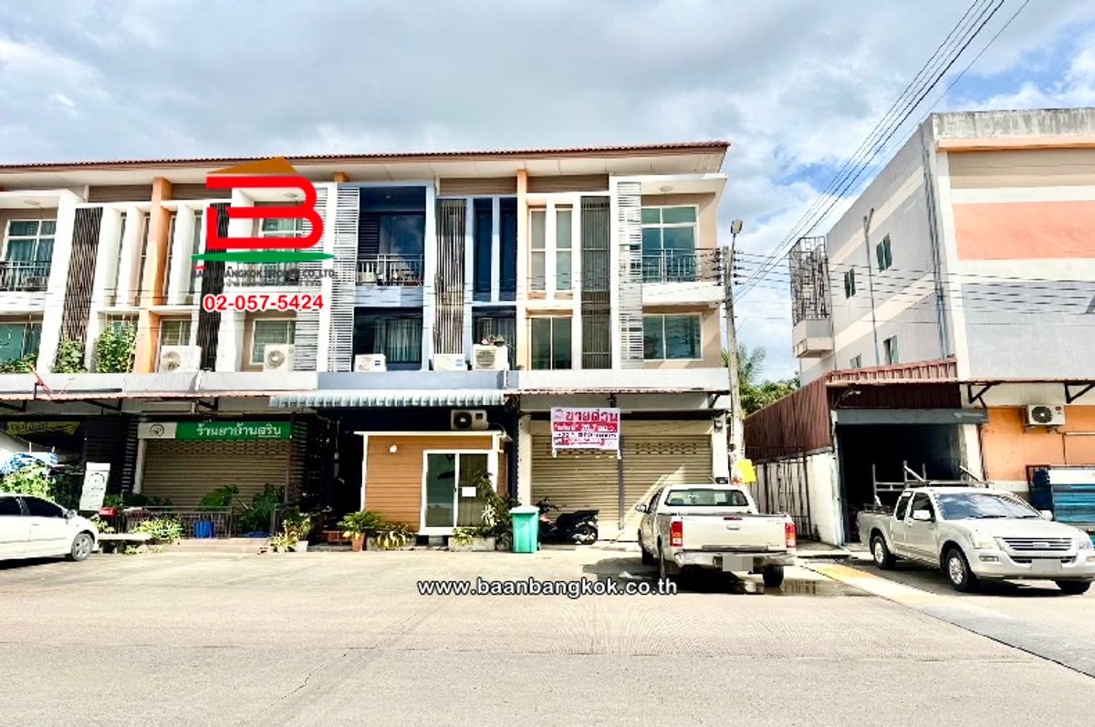 ขายทาวน์โฮมปทุมธานี รังสิต ธรรมศาสตร์ : ทาวน์โฮม โครงการ ไอลีฟ ทาวน์ ลำลูกกาคลอง 3 เนื้อที่ 26.7 ตร.ว ตำบลลาดสวาย อำเภอลำลูกกา จังหวัดปทุมธานี