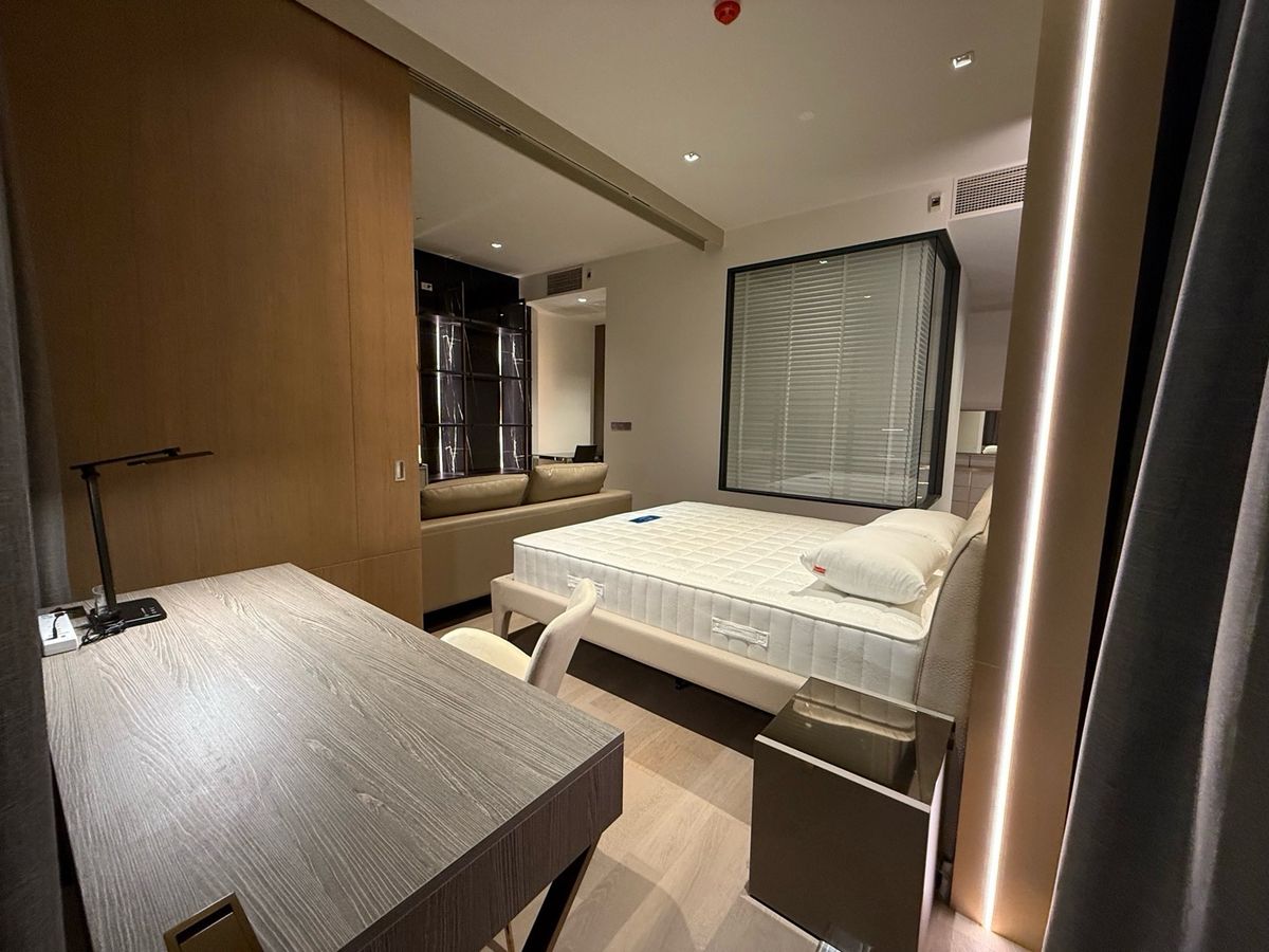 For RentCondoSilom, Saladaeng, Bangrak : 🔥For urgent rent🔥Ashton Silom, luxurious room, fully furnished, in the heart of the city, near Chong Nonsi BTS station, ready to move in