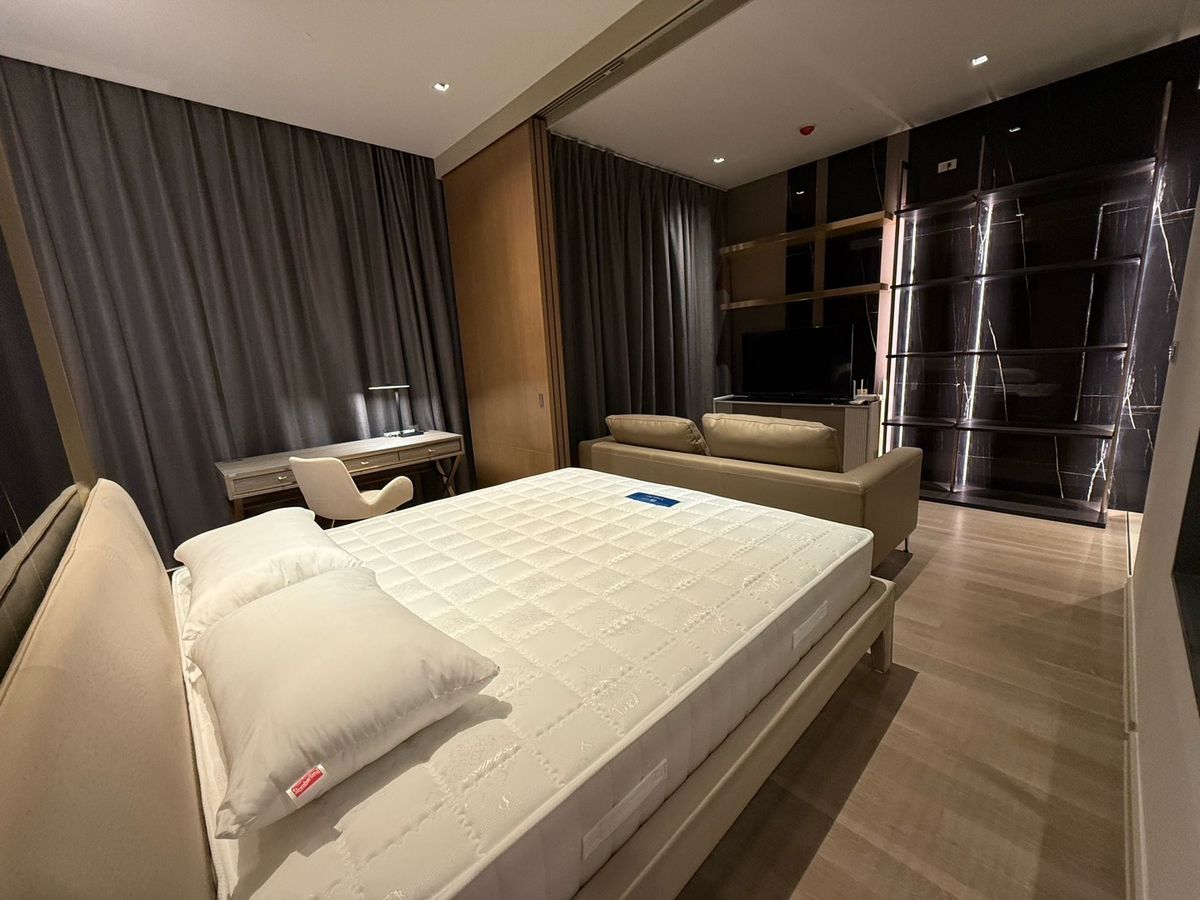 For RentCondoSilom, Saladaeng, Bangrak : 🔥For urgent rent🔥Ashton Silom, luxurious room, fully furnished, in the heart of the city, near Chong Nonsi BTS station, ready to move in