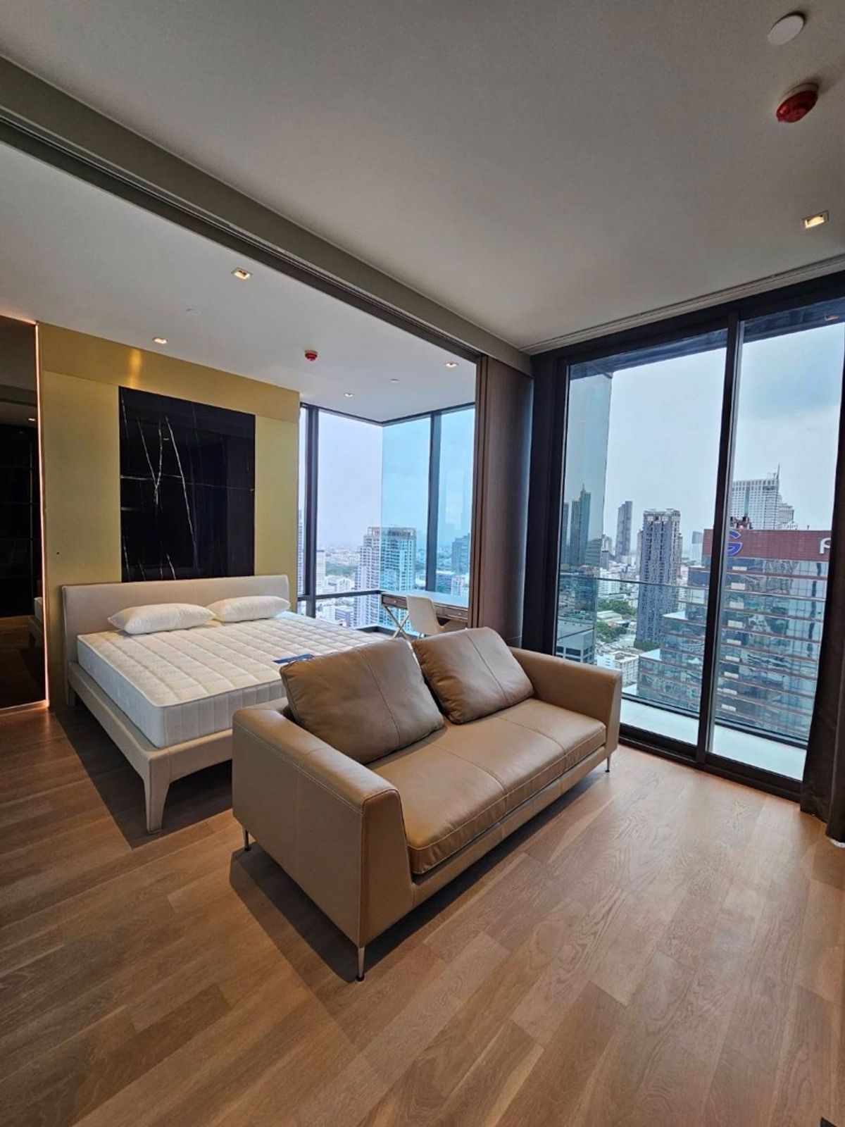 For RentCondoSilom, Saladaeng, Bangrak : 🔥For urgent rent🔥Ashton Silom, luxurious room, fully furnished, in the heart of the city, near Chong Nonsi BTS station, ready to move in