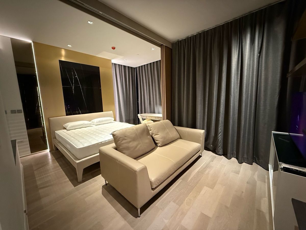For RentCondoSilom, Saladaeng, Bangrak : 🔥For urgent rent🔥Ashton Silom, luxurious room, fully furnished, in the heart of the city, near Chong Nonsi BTS station, ready to move in