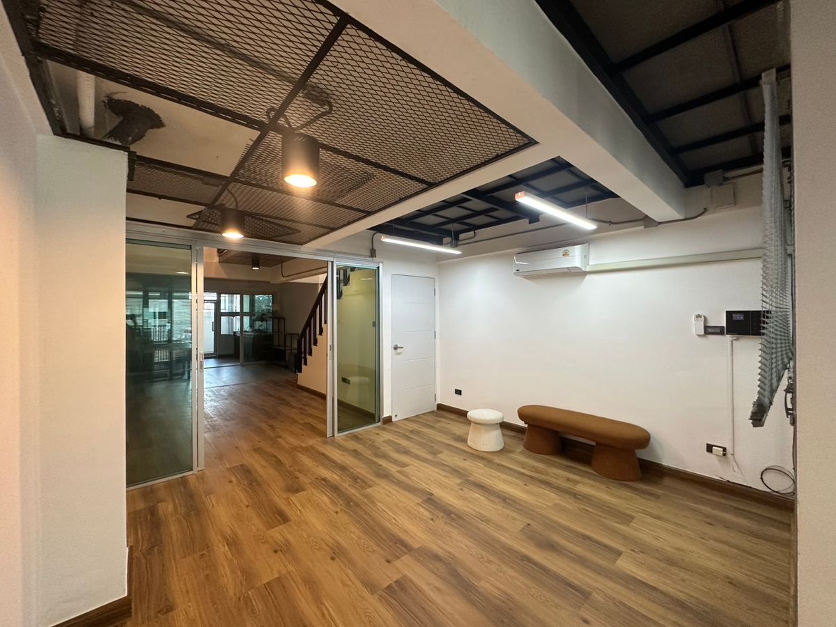 ขายทาวน์โฮมโชคชัย4 ลาดพร้าว71 : 🌟 ทาวน์เฮ้าส์ 2 ชั้น สไตล์ Loft Industrial สุดเท่ ทำเลทองใน โชคชัย4! 🌟 